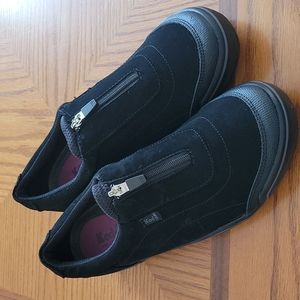 Kids black suede zip tennis shoes